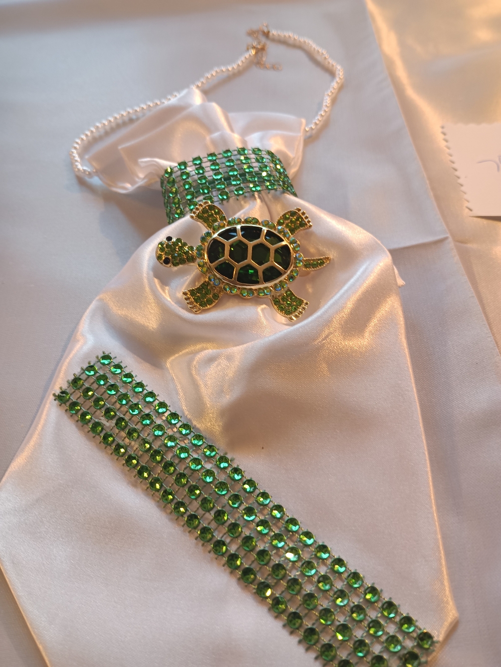 Green Crystal Turtle Brooch with Matching Cuff - Picture 2 of 6